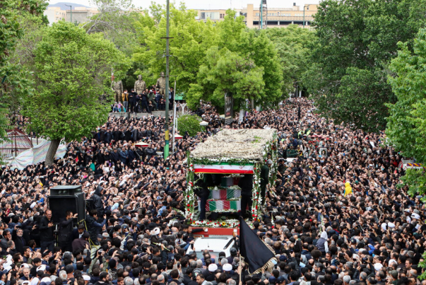 Иранцы прощаются с погибшими в авиакатастрофе слугами народа