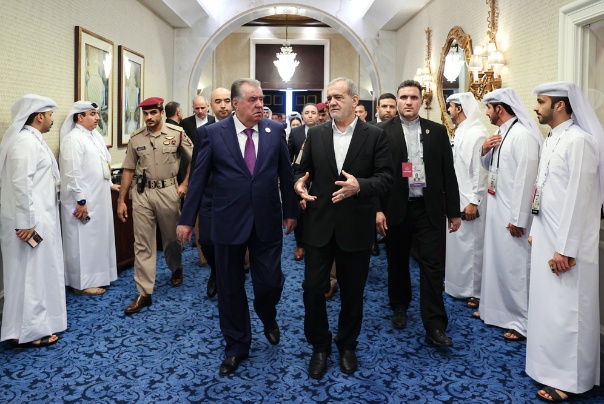组图：伊朗总统访问卡塔尔的第二天