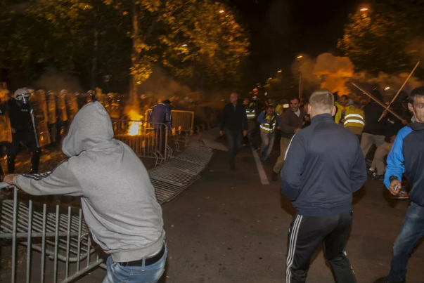 黑山抗议者走上街头