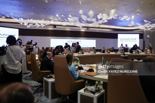 Заявление по итогам встречи в Эр-Рияде; Акцент на поддержку процесса перехода власти в Сирии с участием всех течений