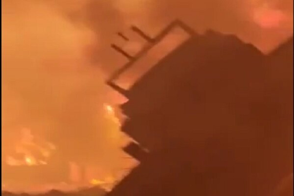 埃及一造船厂发生大火