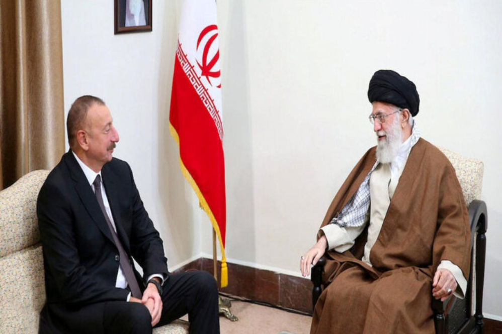 Поздравительное послание Алиева Верховному лидеру Ирана по случаю годовщины победы Исламской революции