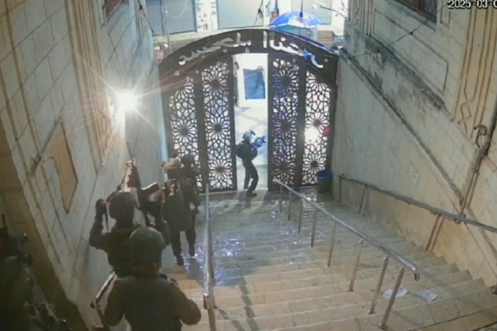 Израильская армия подожгла мечеть на Западном берегу