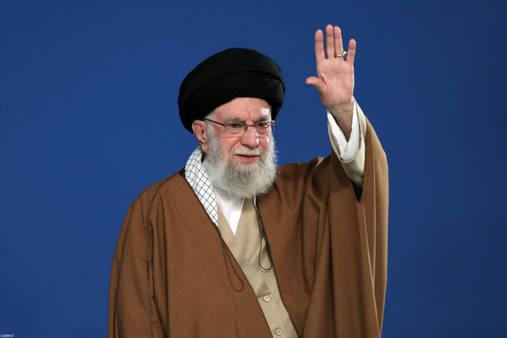 图片：伊朗最高领袖在德黑兰会见数千名各界人士