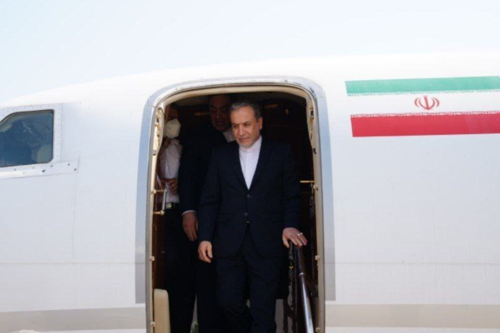 阿拉格奇抵达阿布扎比