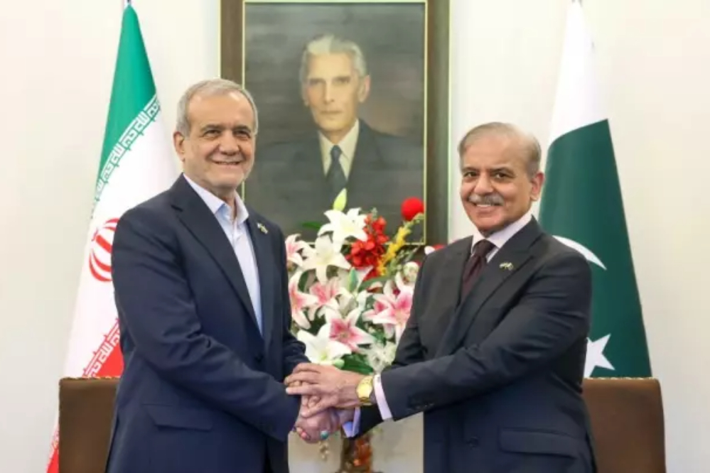 伊朗与巴基斯坦签署12项各领域合作文件