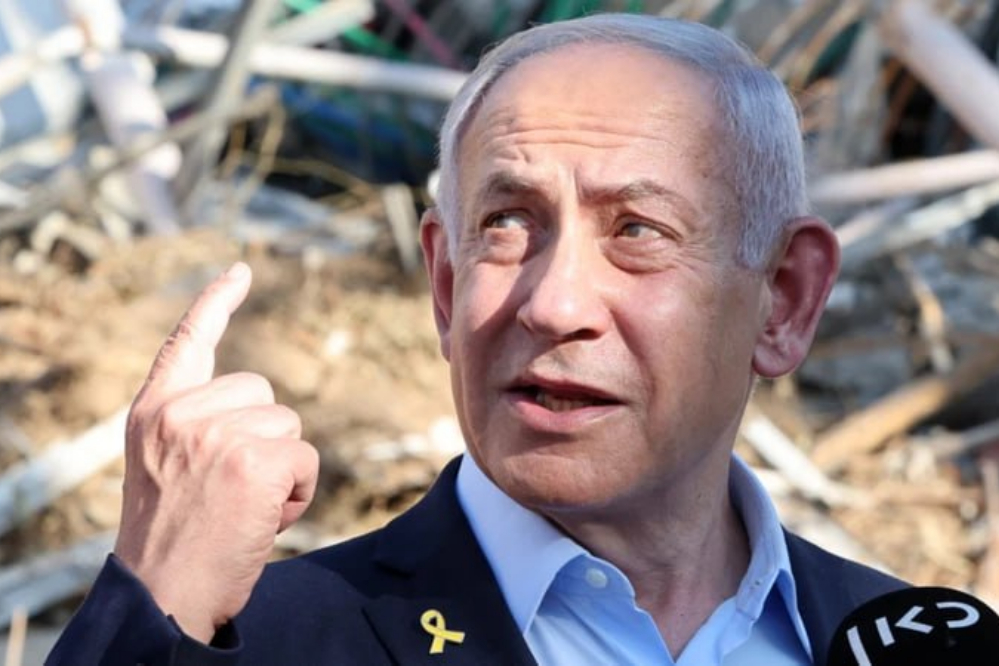 以居鲁士的名义建造路障，向伊朗人民的灵魂开枪