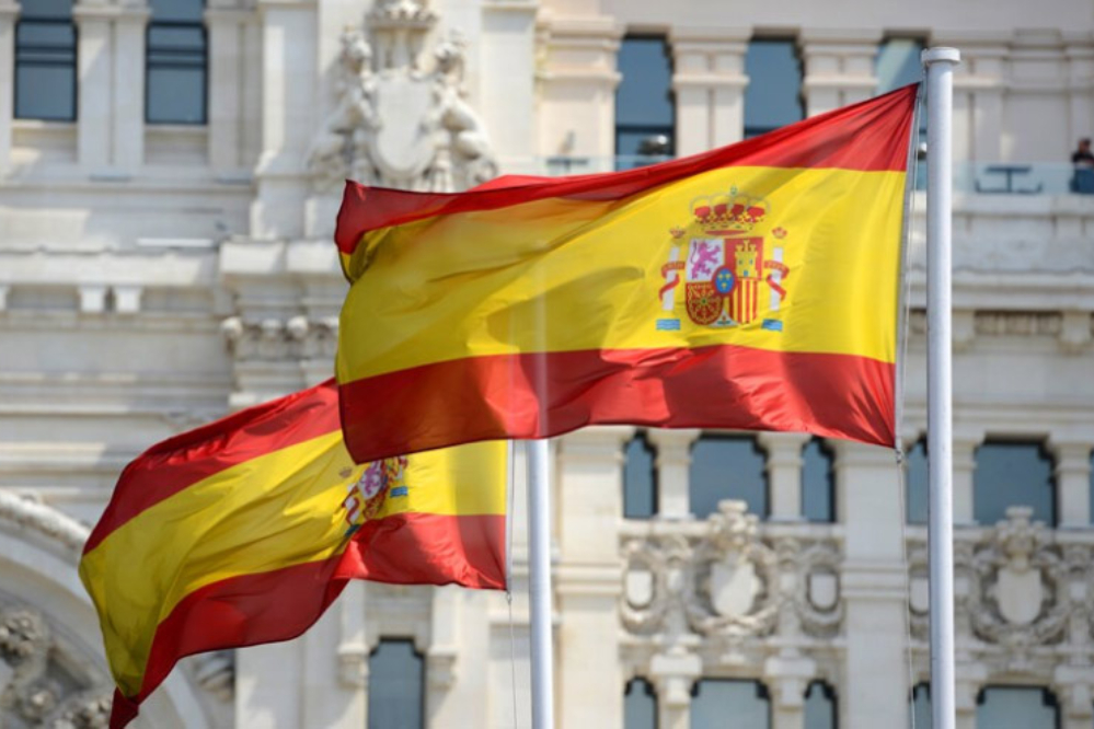 ספרד תובעת את סדינור בגין מעורבות בפשעים של ישראל