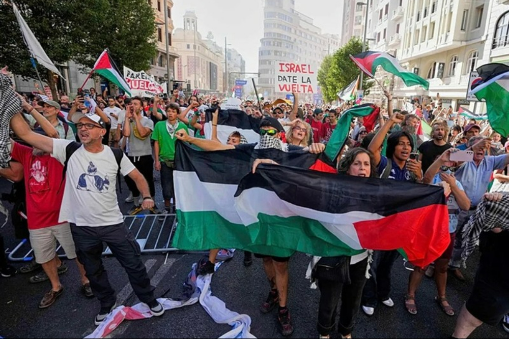 Жители Мадрида протестуют против присутствия израильской велокоманды