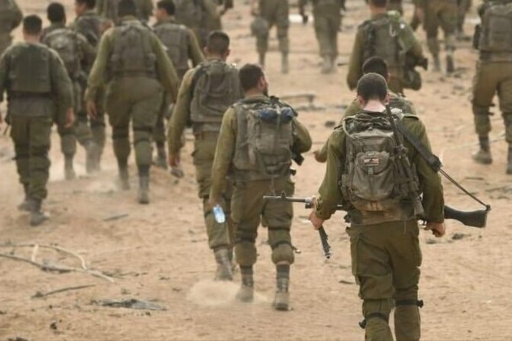 הצבא הישראלי מביא עובדים זרים כפתרון למשבר שלו.