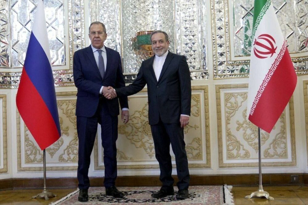 Лавров поздравил Аракчи с годовщиной победы Исламской революции