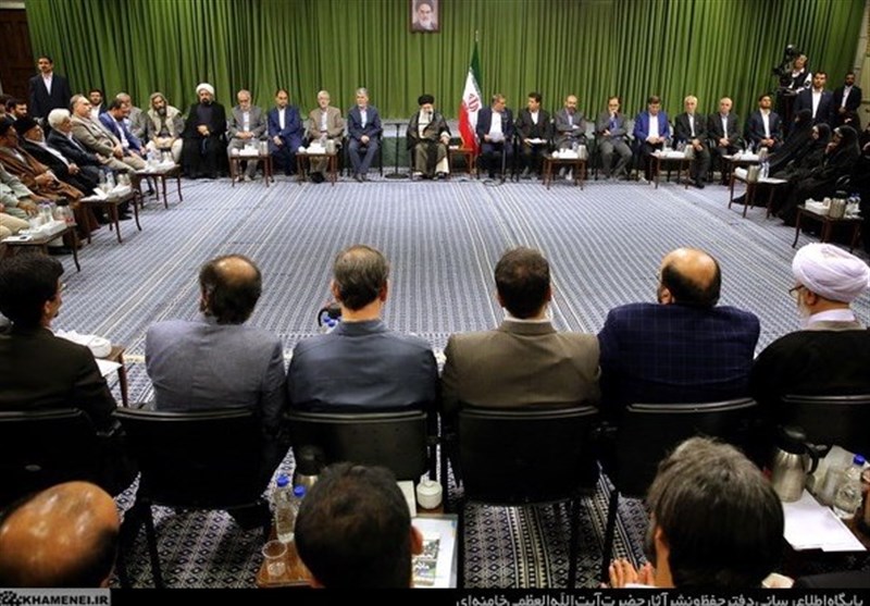 بررسی ?? هزار قطعه شعر برای جلسه نیمه رمضان