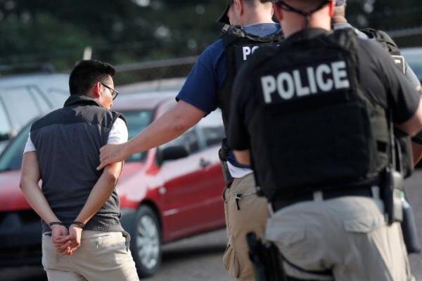 ماموران آمریکایی با گلوله به استقبال پناهجویان رفتند