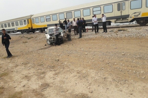 تصادف قطار مسافربری با پراید در ورامین