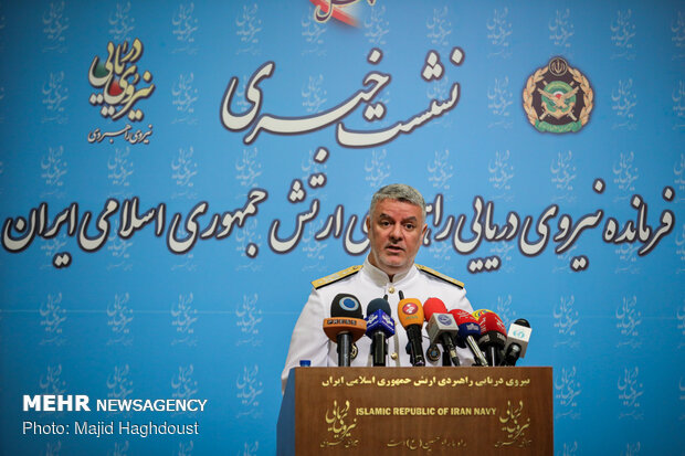 امیر خانزادی: فناوری پرتاپ موشک زیر دریا به تولید انبوه می رسد