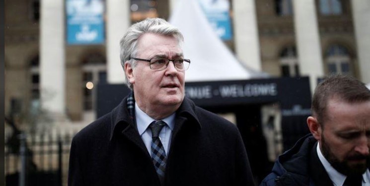 یکی از مهره‌های کلیدی طرح جنجالی ماکرون استعفا کرد