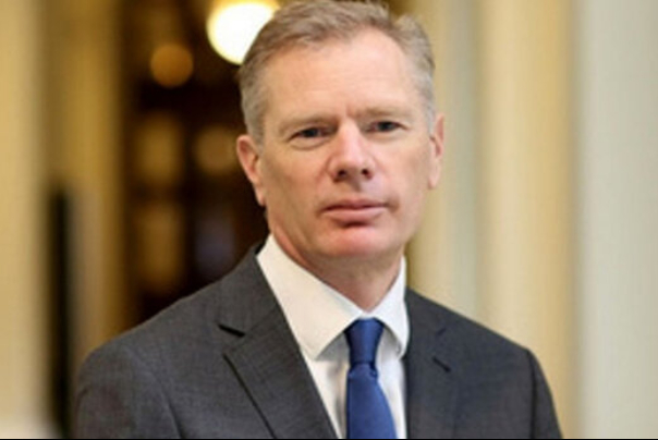 سفیر انگلیس پس از آرایش در تجمعات غیر قانونی، تهران را ترک کرد