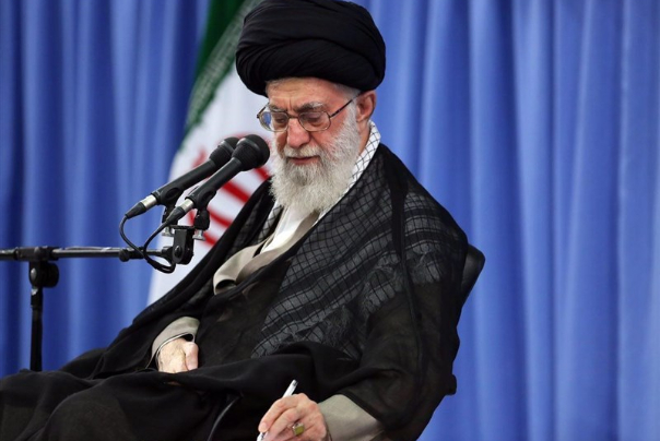 پیام رهبر انقلاب به آیت الله سیستانی در پی عارضه جسمانی ایشان