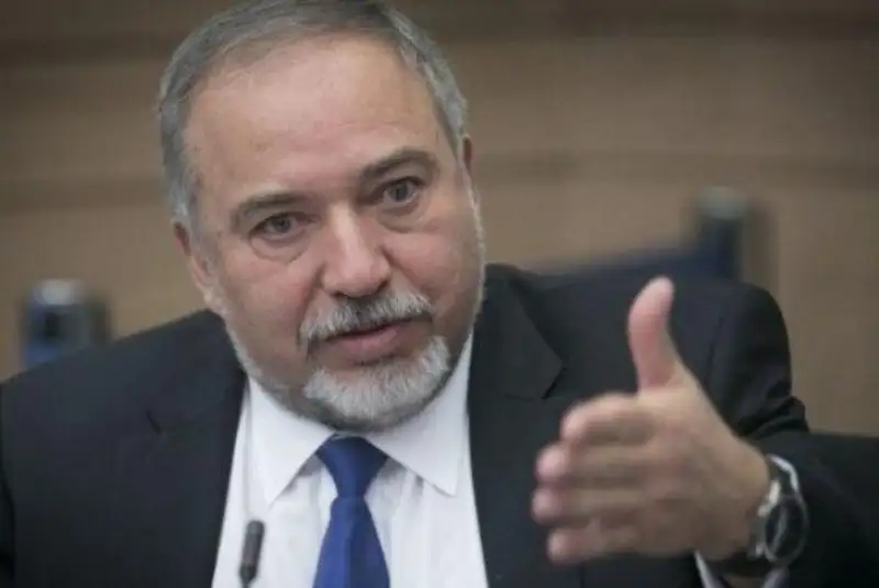 لیبرمن: کابینه اسرائیل را بدون نتانیاهو تشکیل می‌دهیم