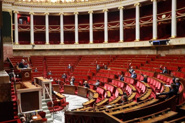 پارلمان فرانسه وضع اضطراری بهداشتی اعلام کرد