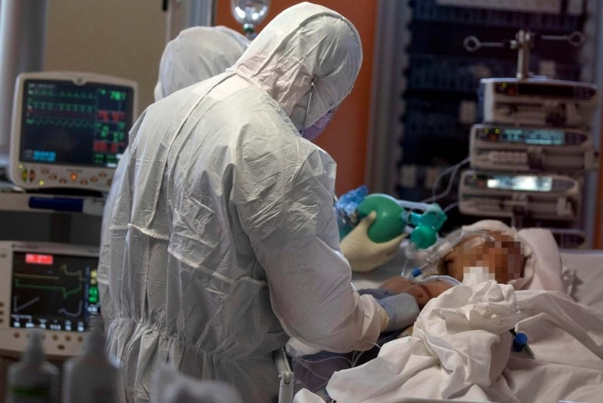 مرگ نوجوان آمریکایی مبتلا به کرونا به دلیل بیمه نبودن و عدم پذیرش در بیمارستان!