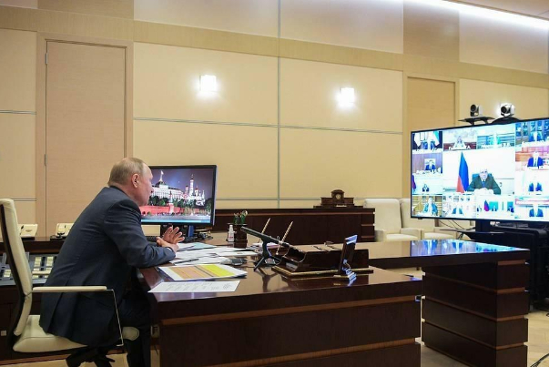 پوتین در بازار بحرانی نفت بدنبال چیست؟