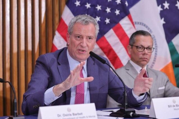 شهردار نیویورک دولت ترامپ را به 