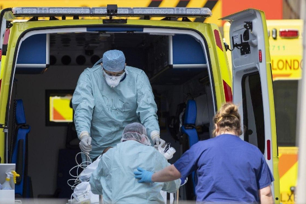 کمبود کیسه حمل اجساد در انگلیس در پی افزایش تلفات کرونا