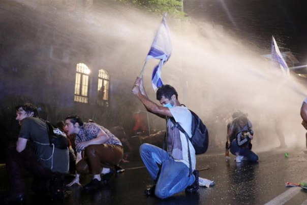 הפגנות מול הפרלמנט הישראלי למחות על הסגר