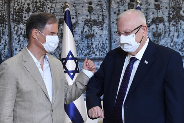 האסטרונאוט הישראלי איתן סטיבה חתם על מכתב טייסים נגד נתניהו