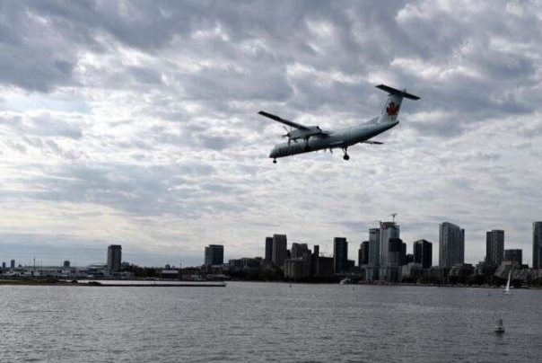 کانادا ورود هواپیماهای مسافربری از انگلیس را ممنوع کرد