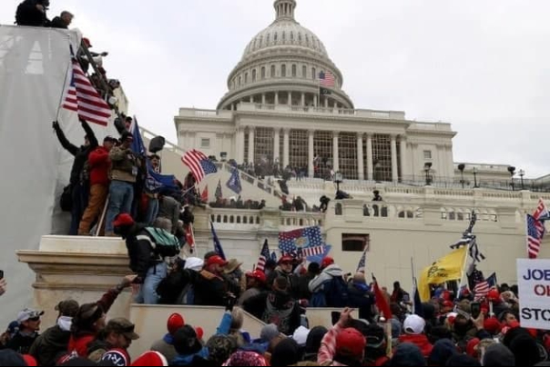 درخواست‌ها برای برکناری ترامپ به سناتورهای جمهوری خواه رسید
