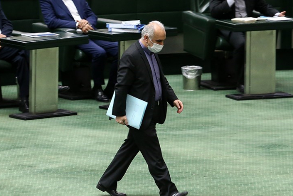 دومین کارت زرد مجلس به وزیر اقتصاد/مجوزهای دست و پا گیر کار دست دولت داد