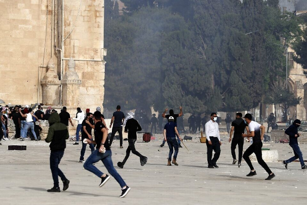 مسجدالاقصی در محاصره کامل نظامیان صهیونیست