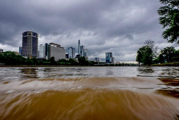 לפחות 90 הרוגים בגל שטפונות במערב אירופה