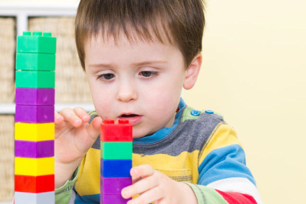 اوتیسم در سال اول زندگی قابل تشخیص است