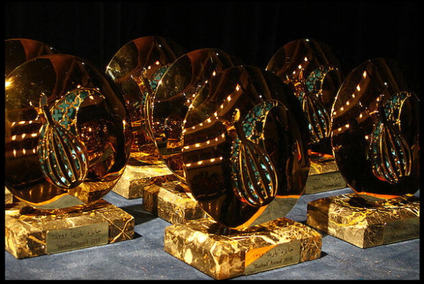 پر کشیدن سیمرغ هنر اول ازشانه ی فرهنگ ملی