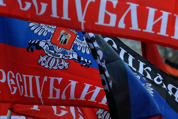 В центре Донецка устроили салют по случаю признания Россией ДНР и ЛНР