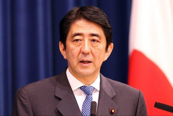 Бывший премьер Японии скончался после покушения