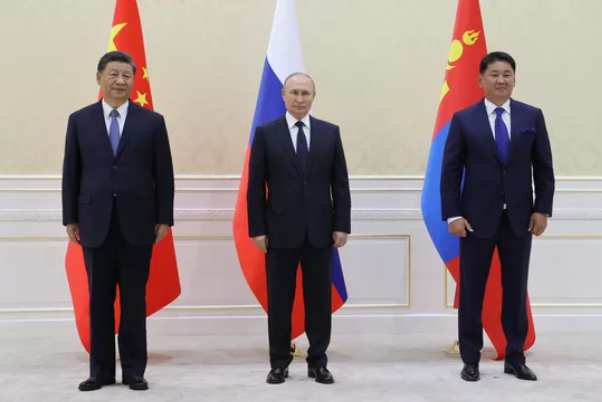 Путин: отношения России, КНР и Монголии развиваются динамично и плодотворно