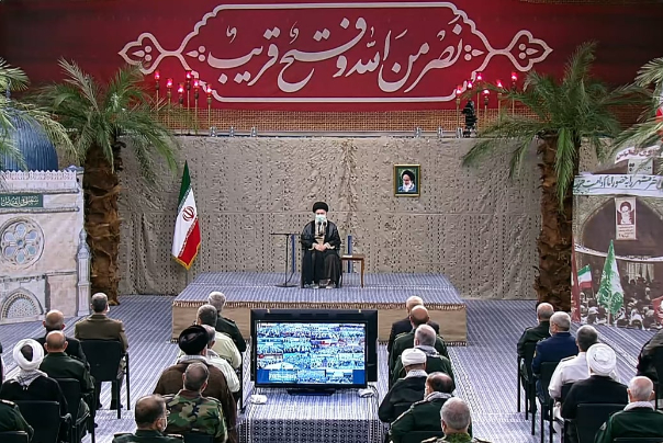 رهبر انقلاب: دفاع مقدس ثابت کرد صیانت از کشور با مقاومت به‌دست می‌آید