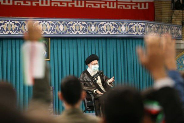 رهبر انقلاب: سیزده آبان هم تجسم شرارت و هم تجسم مغلوب شدن آمریکاست