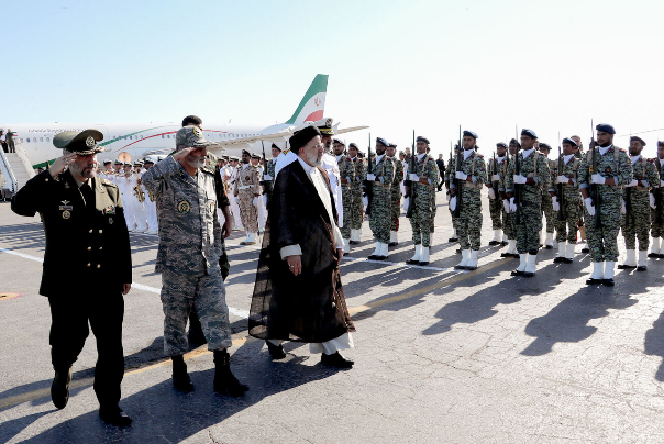 Раиси посетил парад подразделений ВМФ