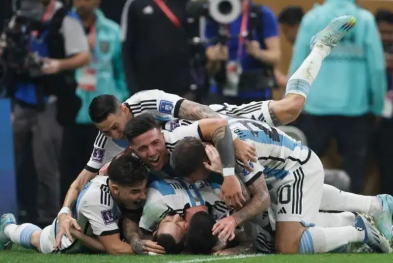 آرژانتین آواز خروس ها را ساکت کرد