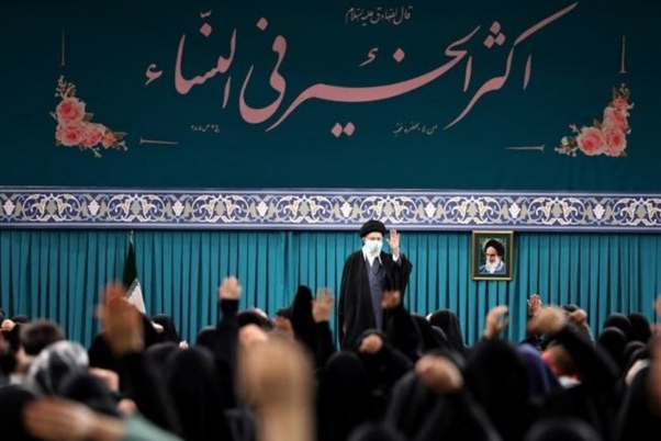 رهبر انقلاب: در مسأله‌ زن موضع ما در قبال مدعیان ریاکار غربی، مطالبه است/ کسانی که حجاب ضعیف دارند هم دختران خود ما هستند