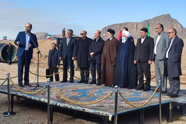 عملیات اجرایی خط دوم انتقال آب خلیج‌فارس به یزد و فلات مرکزی آغاز شد