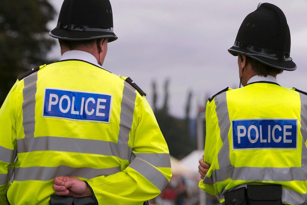 Охранники или агенты по тревоге британских граждан!?