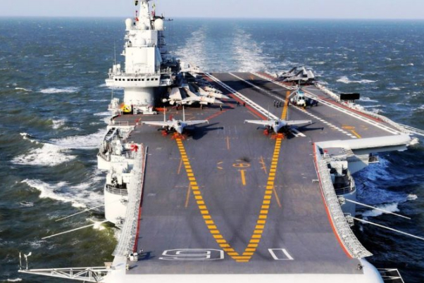 Минобороны Японии впервые зафиксировало китайский авианосец "Шаньдун" в Тихом океане