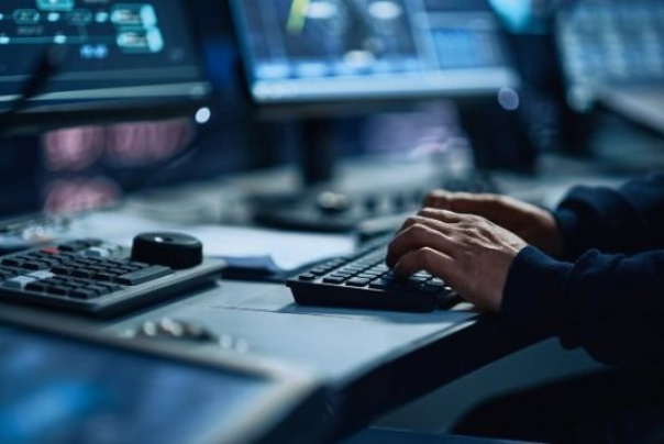 نوجوان 15 ساله اطلاعات بانکی 1300 نفر را دزدید!