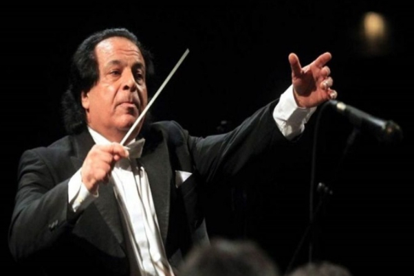 Иранский композитор дирижирует исполнением произведений крупнейших композиторов ХХ века в России